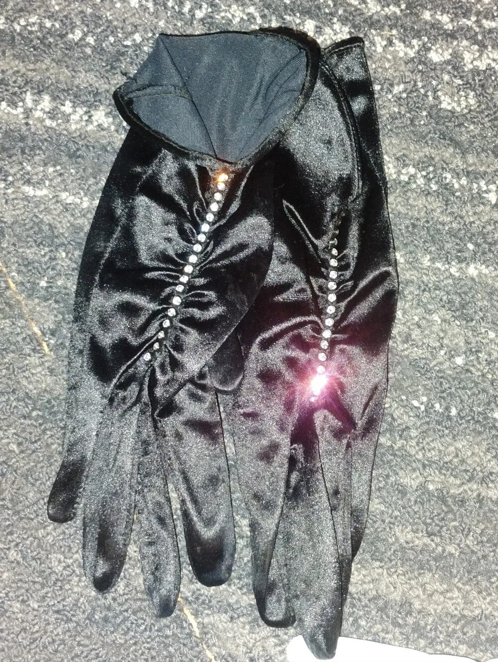 14 Pair Of Ladies Gloves.  Most Vintage